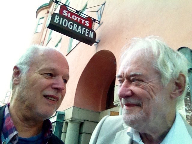 Börje Peratt och Erik Enby utanför Slottsbiografen i Uppsala (Selfie BP)
